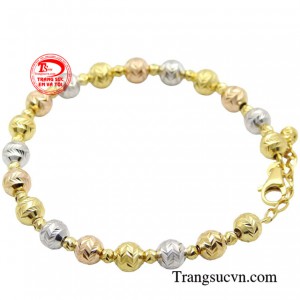 Tuy nhiên với thiết kế lắc bi đơn giản nhưng vẫn phù hợp với mọi phong cách thời trang từ đơn giản đến những bộ đồ cầu kì.