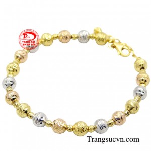 Ngày nay với sự phát triển của công nghệ hiện đại đã chế tác ra thêm nhiều mẫu mã, kiểu dáng phù hợp với từng phong cách của nữ giới. 