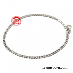 Với thiết kế đơn giản thì chiếc lắc tay vàng trắng không chỉ là phụ kiện làm đẹp mà còn mang ý nghĩa biểu tượng sâu sắc.