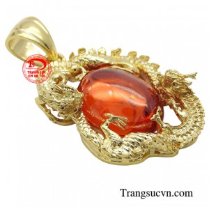 Sở hữu một chiếc mặt dây giúp các anh khẳng định được phong cách thời trang của mình.