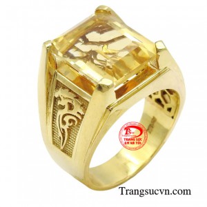 Nhẫn nam thạch anh vàng là sự kết hợp hài hòa giữa vẻ đẹp tự nhiên của đá thạch anh và sự sang trọng của vàng 18k.
