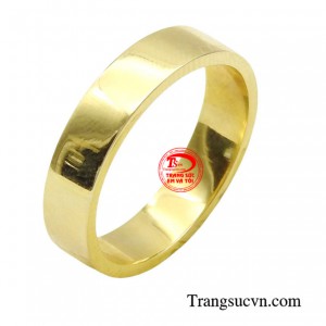 Nhẫn nữ vàng trơn 18k với thiết kế trơn nhẵn, không họa tiết cầu kỳ, chiếc nhẫn này toát lên vẻ đẹp thanh lịch và cổ điển.