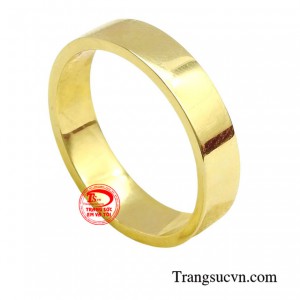 hiếc nhẫn được chế tác từ vàng 18k, một hợp kim quý giá với hàm lượng vàng nguyên chất cao, mang đến độ bền và độ sáng bóng vượt trội.