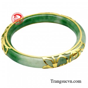 Sản phẩm đảm bảo được độ cứng, bền bỉ và tỏa sáng khi đi dưới ánh nắng mặt trời.