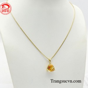 Trong phong thủy, loại đá này được xem “viên đá may mắn, thịnh vượng”, “viên đá thành công”, thu hút nhiều tài lộc, may mắn, thành công cho gia chủ.