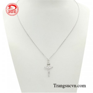 Bộ mặt thánh giá vàng trắng mang lại vẻ đẹp được thiết kế kiểu dáng mặt dây hình thánh giá vô cùng đa dạng.