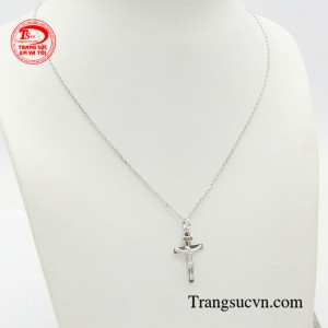 Với kiểu dáng độc đáo, mang đậm dấu ấn cá nhân, các chi tiết chạm khắc có thể là hoa văn, hình ảnh tôn giáo hoặc những câu triết lý ý nghĩa.