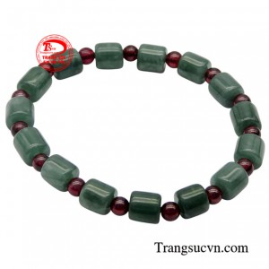 Chuỗi tay ngọc đẹp với màu sắc ấn tượng, chạm khắc tinh xảo, sang trọng. 