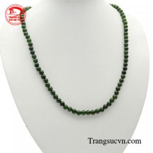 Ngọc cẩm thạch từ xưa đã luôn được sử dụng để làm đồ trang sức hay tín vật của những gia đình giàu có hay vua chúa thời xưa. 