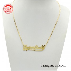 Dây chuyền khắc chữ sẽ mang lại vẻ đẹp tinh tế và thanh lịch, sang trọng và độc đáo cho người đeo. 