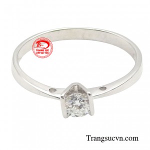Chiếc nhẫn có thể giúp bạn phối hợp với nhiều bộ trang phục khác nhau như đi làm, đi chơi hay đi dự tiệc đều giúp bạn thêm tự tin hơn.