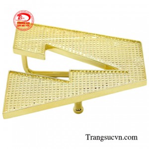 Chính vì vậy mà sở hữu chiếc thắt lưng này giúp các anh thêm nổi bật hơn và khẳng định vị trí của mình trong mọi hoàn cảnh.