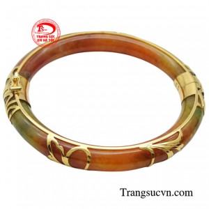 Các nhà phân tích rằng các, nguyên tố có trong ngọc thẩm thấu qua da sẽ giúp tăng đề kháng, ngăn chặn bệnh tật và mang lại nhiều lợi ích khác nữa.