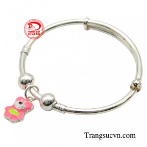 Vòng bạc trẻ em được gắn họa tiết charm bạc ngộ nghĩnh rất phù hợp với các bé gái mang đến sự ngọt ngào đáng yêu. 