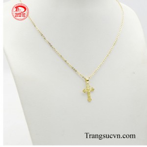 Thánh giá không chỉ đơn thuần là tính ngưỡng, mà nó là một loại trang sức đặc trưng cho những người theo đạo.