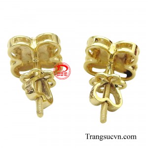 Hình ảnh cỏ 4 lá là biểu tượng của sự may mắn nên rất được ưa chuộng.