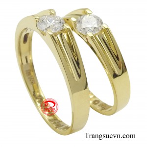 Khi trao nhau cặp nhẫn, đó không chỉ là một nghi thức, mà còn là lời khẳng định về một tình yêu sâu đậm, một cuộc sống hạnh phúc bên nhau.