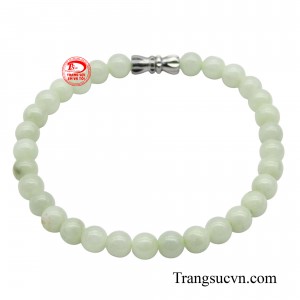 Chuỗi tay ngọc bình an mang năng lượng dồi dào, có tác dụng giải trừ hung khí, mang lại bình an, may mắn cho người đeo.
