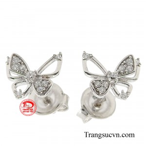 Hoa tai hồ điệp vàng trắng 10k với thiết kế đơn giản mang đến đôi hoa tai tinh tế và nữ tính.