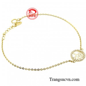 Một chiếc lắc tay đẹp giúp các cô nàng thêm tự tin hơn giữa những người xung quanh.