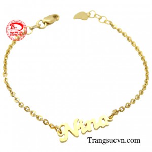 Lắc tay trẻ em khắc tên là món quà được nhiều bậc cha mẹ lựa chọn cho bé yêu của mình vào các ngày đặc biệt.