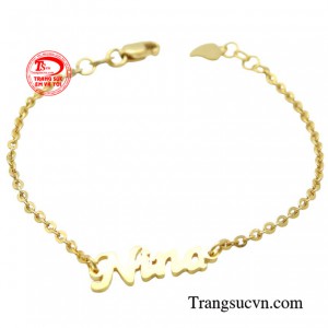 Mẫu trang sức này phù hợp cho cả bé trai và bé gái.