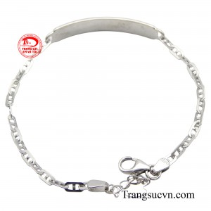 Lắc tay vàng trắng 18k tôn vinh sự trở lại của vẻ đẹp nữ tính nhưng vẫn đầy cuốn hút, gợi cảm.