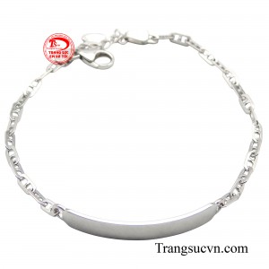 Từng đường nét của sản phẩm mang đến sự tươi trẻ, tạo cảm giác thân thiện nhưng vẫn vô cùng kiêu sa cho phái đẹp.