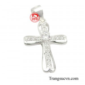 Người ta cho rằng mang trang sức thánh giá bên người sẽ được Chúa bảo vệ.