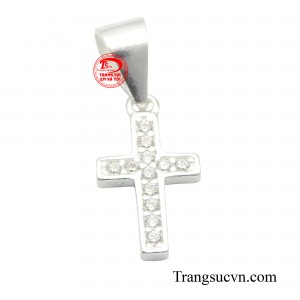 Chiếc mặt dây có thể kết hợp với nhiều kiểu dây chuyền khác nhau, đặc biệt sẽ là một kết hợp hoàn hảo khi bạn lựa chọn một sợi dây chuyền nhẹ nhàng.