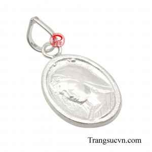 Mặt dây Đức Mẹ ban ơn không chỉ có ý nghĩa về tâm linh mà nó còn giúp ngừơi đeo tránh gió bảo về sứ khỏe.