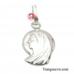 Hình ảnh Đức Mẹ Maria được chạm khắc tinh tế, tỉ mỉ, mang đến cảm giác thanh tao, nhẹ nhàng và đầy uy nghi.