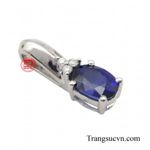 Sở hữu một chiếc mặt dây sẽ giúp cho các cô nàng thêm tự tin và khẳng định mình trước những người xung quanh.