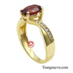 Với chất liệu vàng 14k không chỉ mang đến vẻ đẹp sang trọng, bền bỉ mà còn đảm bảo tính linh hoạt, phù hợp với nhiều phong cách thời trang khác nhau.