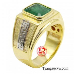 Nhẫn nam emeral lịch lãm là sự kết hợp hài hòa giữa vàng 14k sáng bóng và viên Emeral xanh lục tươi tắn.