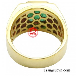 Dù bạn là một doanh nhân thành đạt hay một quý ông lịch lãm thì chiếc nhẫn Emeral sẽ giúp bạn khẳng định vị thế của mình.