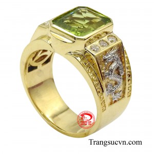 Màu xanh của peridot mang lại may mắn, bình an cho người đeo.