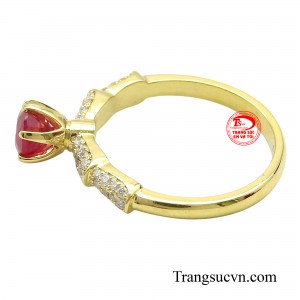 Chiếc nhẫn ruby không chỉ là một món trang sức quý giá mà còn là một tác phẩm nghệ thuật, thể hiện gu thẩm mỹ và đẳng cấp của người đeo.