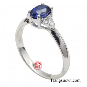 Nhẫn nữ trẻ trung đang được rất nhiều chị em phụ nữ yêu thích bởi sự tinh tế và trẻ trung đó.