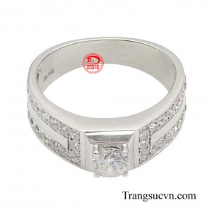 Mẫu nhẫn nam vàng trắng có thể làm trang sức hàng ngày lẫn trong các sự kiện quan trọng giúp các anh dễ dàng trong việc phối với các bộ đồ khác nhau.