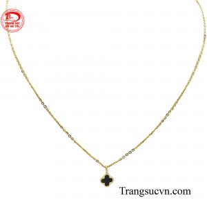 Bộ mặt dây cỏ bốn lá