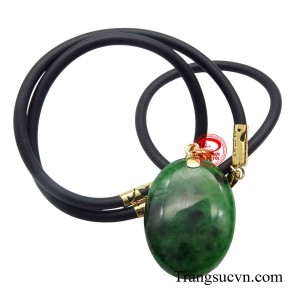 Bộ dây chuyền ngọc cẩm thạch giúp cải thiện khí vận giúp người dùng luôn gặp may mắn, sự nghiệp thăng tiến.