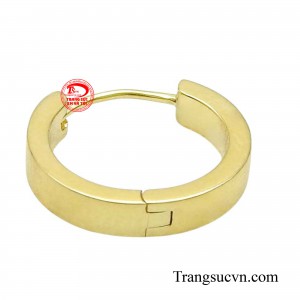 Việc con trai xỏ khuyên tai bên trái thường được xem là phong cách mạnh mẽ, nam tính và đầy sức mạnh.