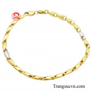 Chiếc lắc tay là sợi dây gắn kết yêu thương, là món quà giúp bạn bộc bạch tình cảm với các bé.