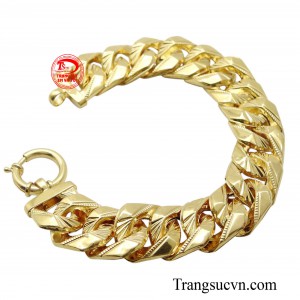 Chiếc lắc tay là món đồ trang sức không thể thiếu trong tủ đồ của các anh nhằm tôn lên vẻ đẹp và phong cách cho riêng mình.