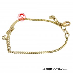 Hình chữ T không chỉ mang ý nghĩa cá nhân mà còn là một biểu tượng thời trang trẻ trung và năng động.