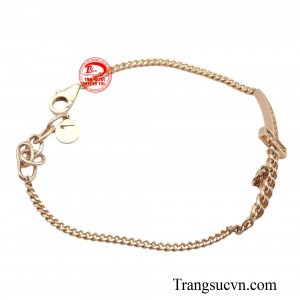 Chiếc lắc tay này không chỉ là món trang sức, mà còn là biểu tượng của sự tự tin, trẻ trung và phong cách thời trang hiện đại.