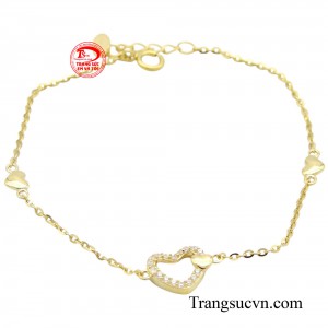Chiếc lắc tay này không chỉ là một món trang sức, mà còn là một món quà ý nghĩa dành tặng cho những người bạn yêu thương.