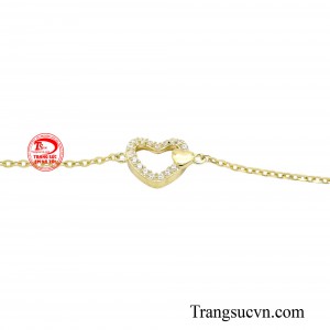 Sở hữu chiếc lắc tay sẽ mang đến những điều may mắn, hạnh phúc cho người đeo, ngoài ra nó còn giúp các cô nàng tăng thêm vẻ đẹp rạng rỡ và thu hút mọi ánh nhìn.