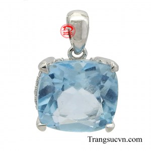 Mặt dây Topaz kiêu sa là sự kết hợp hoàn hảo giữa vẻ đẹp tự nhiên của đá topaz và sự sang trọng của vàng 14k.